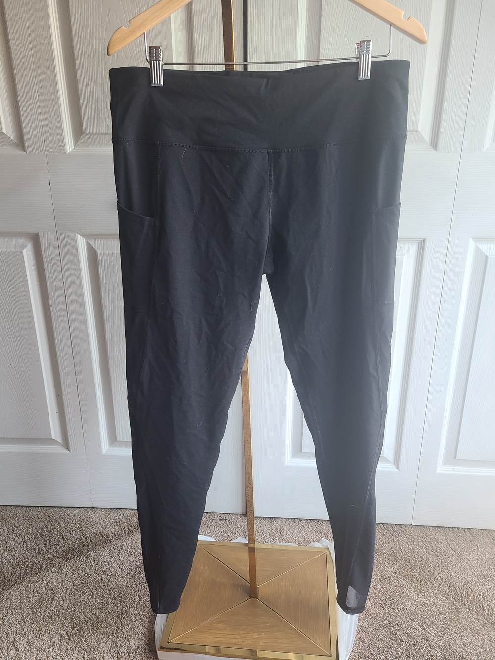 Black Women's High-Rise Leggings with Side Pockets